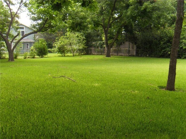 Building Photo - 5409 Woodview Ave