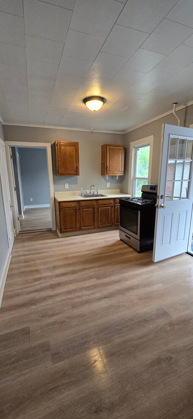 Kitchen - 117 Bridge St