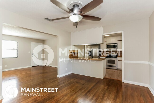 Building Photo - 6215 Pine Cove Ln