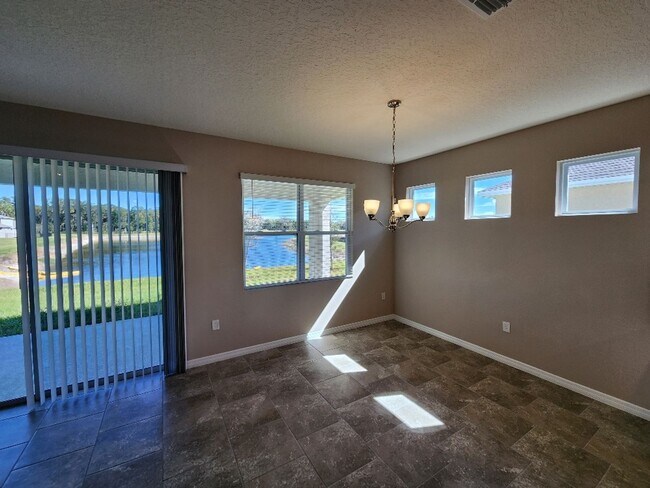 Foto del edificio - Lovely 4 Bedroom Home at Oak Leaf Preserve