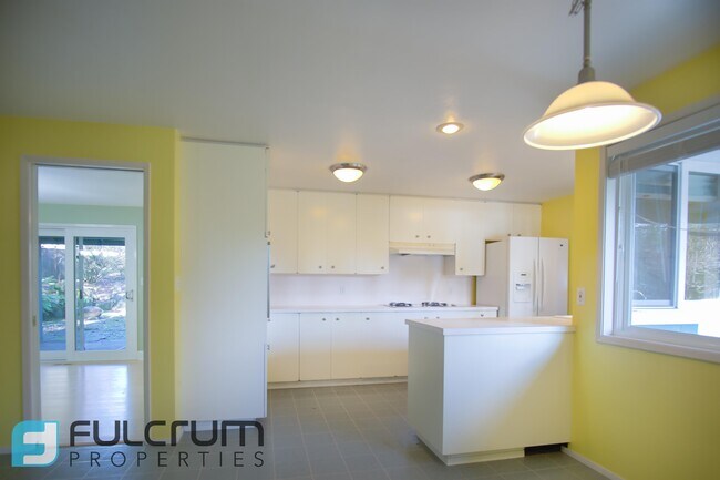Building Photo - 3509 NW McKinley Dr