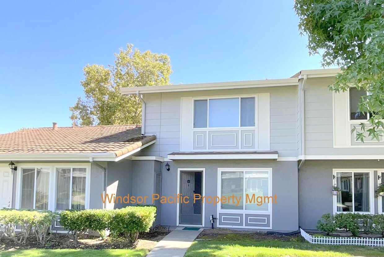 Primary Photo - Clean & Shiny Las Positas Gardens Townhome...