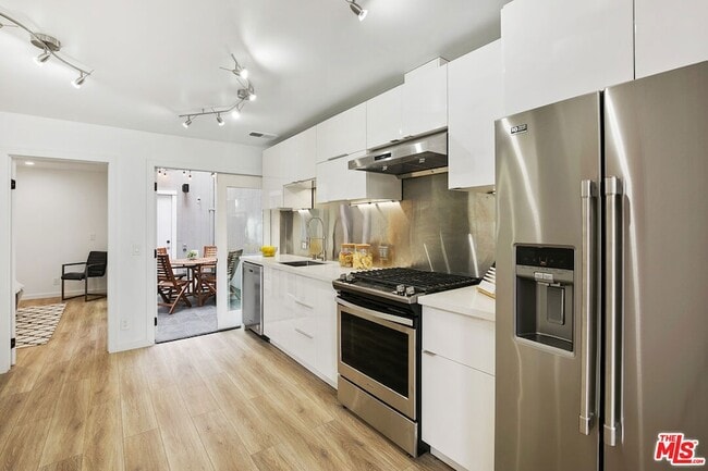Foto del edificio - 1220 Manning Ave