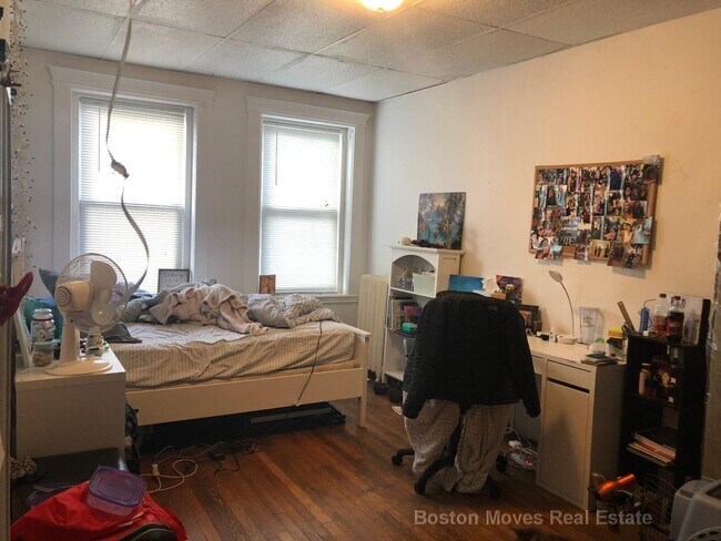 Building Photo - 238 Hemenway St
