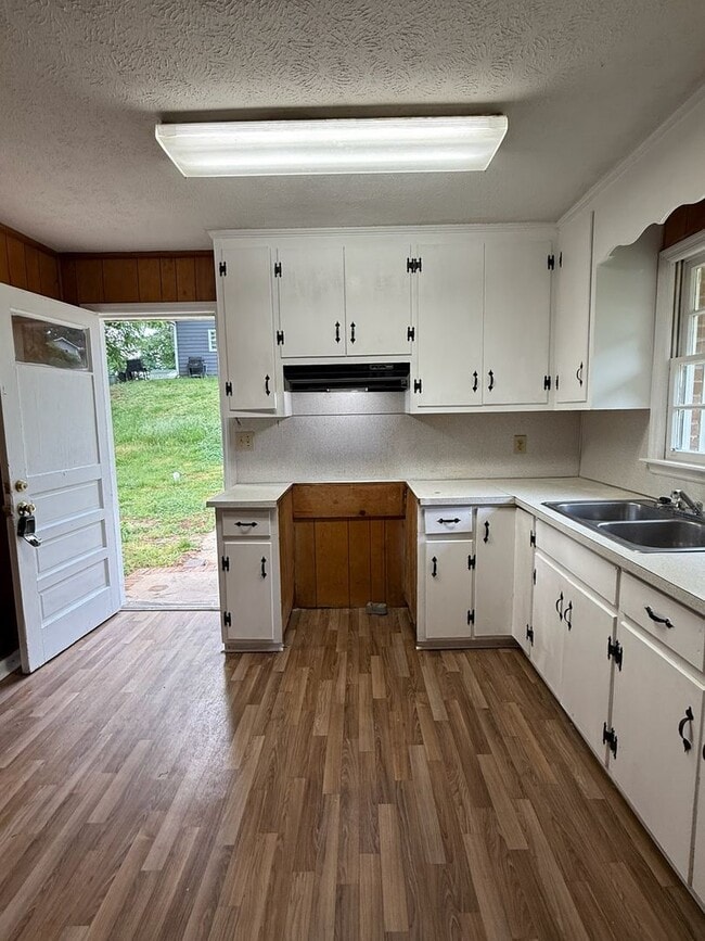 Building Photo - 8195-8195 Spillers Dr SW