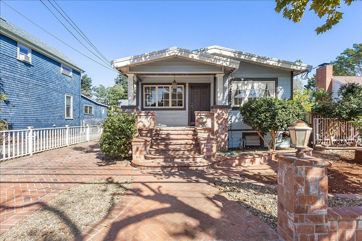 Primary Photo - 3229 Central Ave