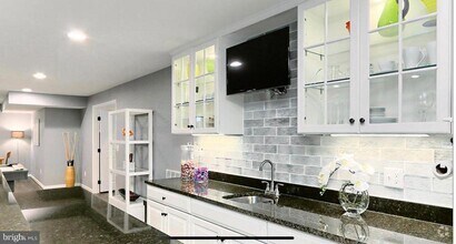 Building Photo - 6805 Lake Anne Ct