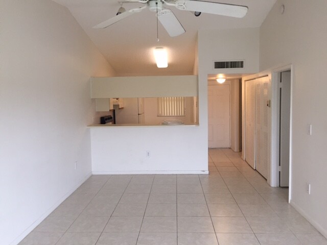 Building Photo - 9889 Nob Hill Ct