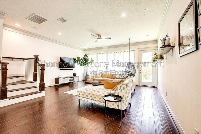 Building Photo - 5807 Kansas St