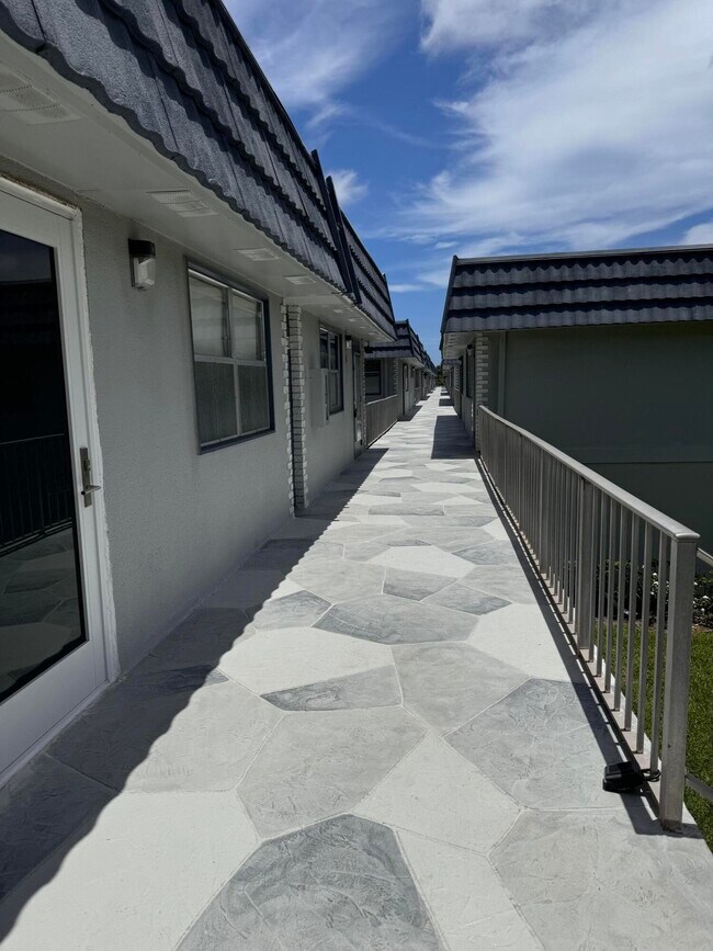 Building Photo - 384 Brittany Ave