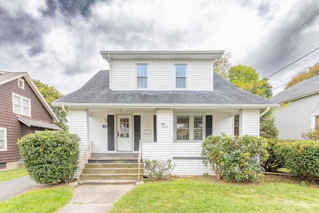 4 Bedroom Single Family Cape - 4 Bedroom Single Family Cape House