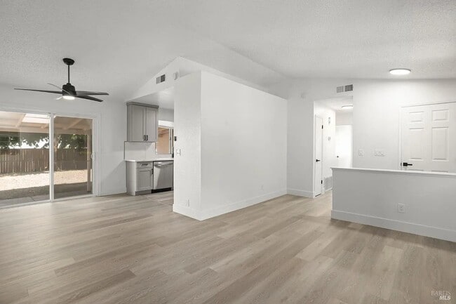 Building Photo - 567 Shannon Dr
