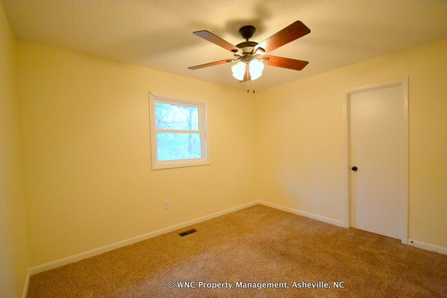 Building Photo - 394 Royal Pines Dr
