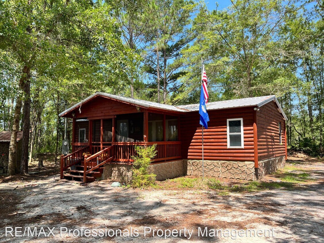 3 br, 2 bath House 1425 SE High Falls Road House Rental in Lake