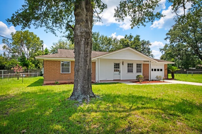 Building Photo - Newly Updated Home On Cul De Sac