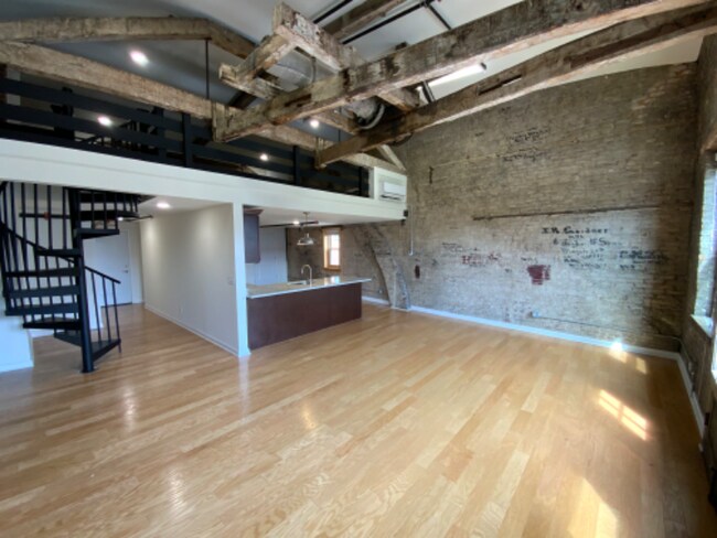 Building Photo - 420 Broadway