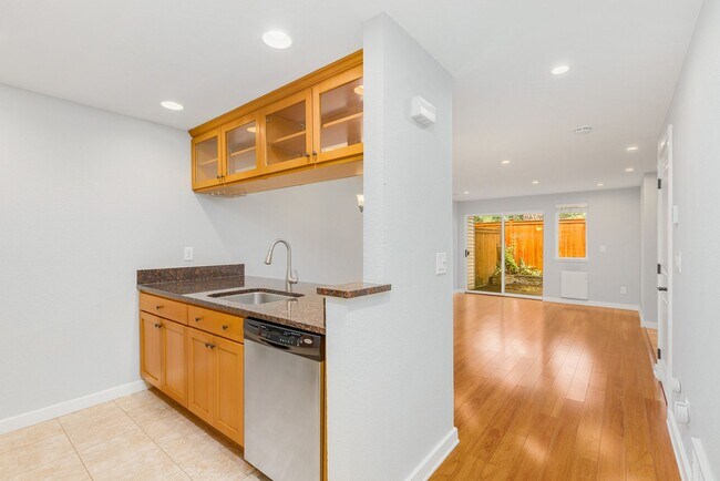 Foto del edificio - 2 Bedroom 2.5 Bath Townhouse Kirkland