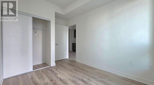 Photo du bâtiment - 110 Broadway Ave