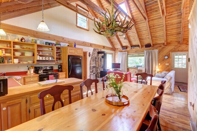 Building Photo - Rustic Log Cabin Perfect for Cozy Getaways