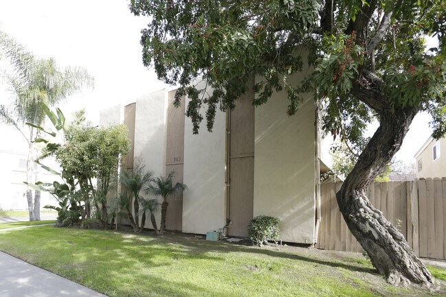 Building Photo - Palm Tree Gardens Apartments  