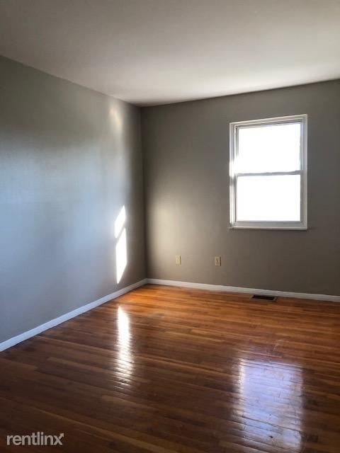 Building Photo - 3 br, 1.5 bath Townhome - 249 Locust Ln