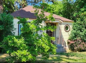 Building Photo - 601 E Tacoma Ave