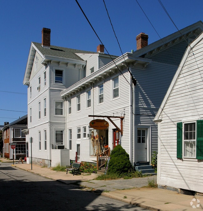 Building Photo - 117 Water St