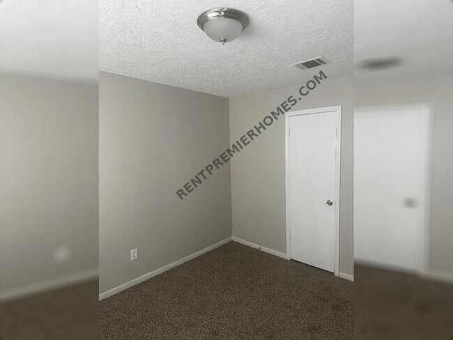 Building Photo - 351 Queenstown Rd. Houston, TX 77015