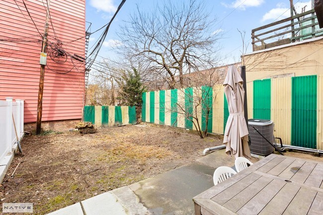 Building Photo - 252 Driggs Ave