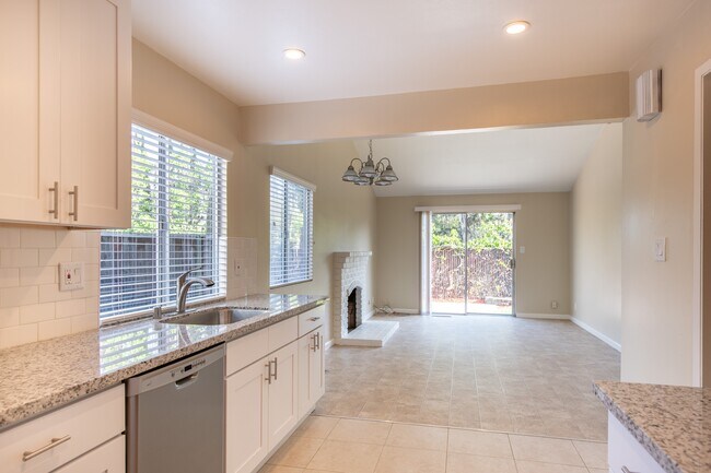 Building Photo - 351 Spode Way