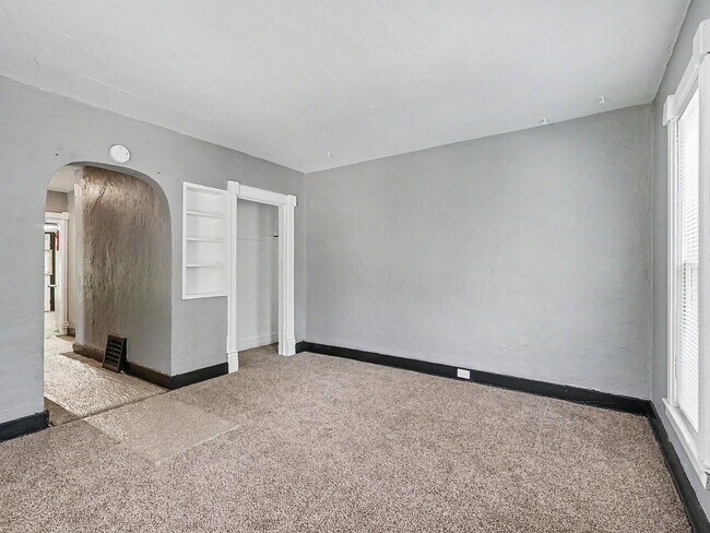 Building Photo - 710 Wheaton Ave