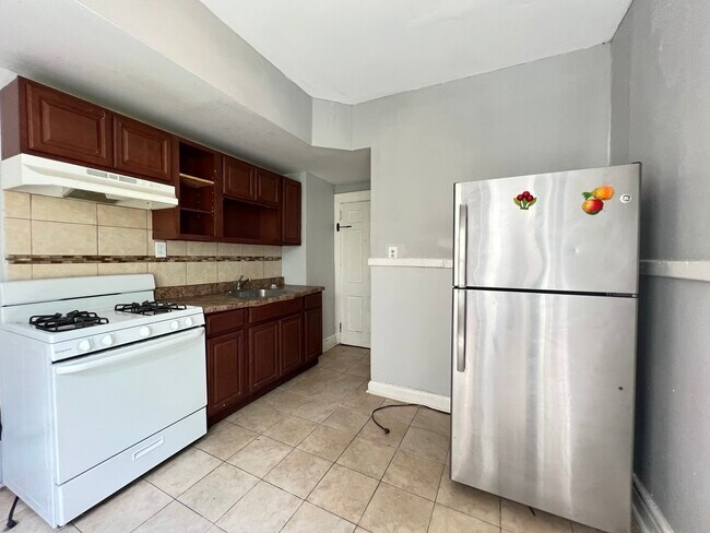 57 Fabyan Pl 2R - 56 Fabyan Pl