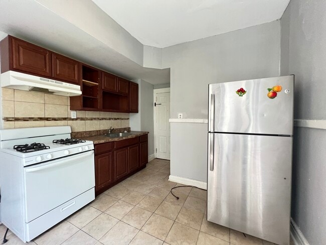 57 Fabyan Pl 2R - 56 Fabyan Pl