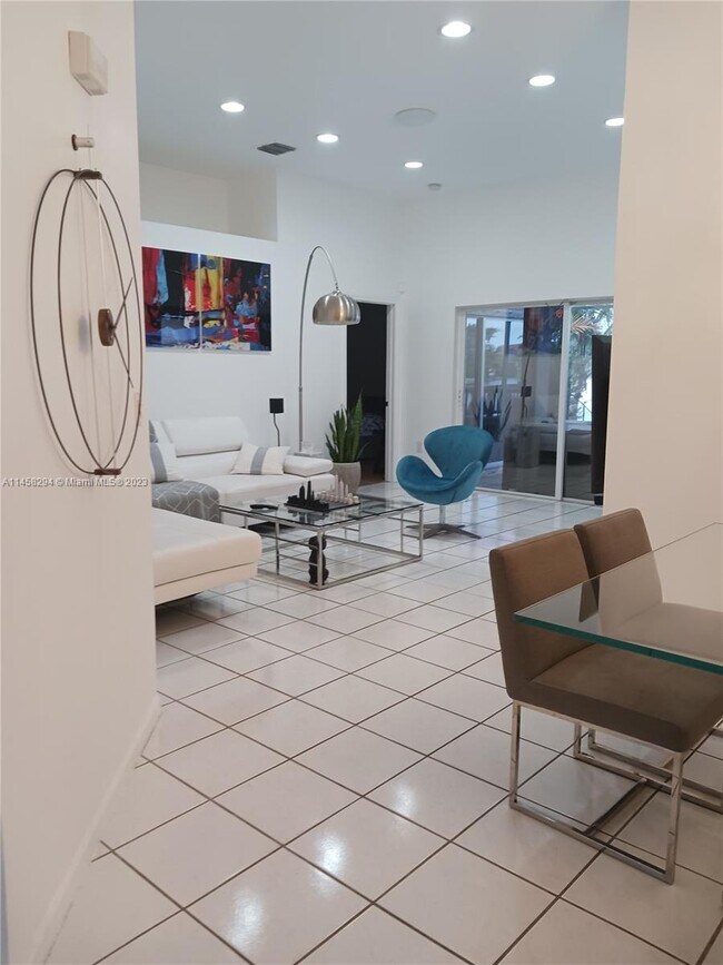 Foto del edificio - 5401 NW 184th St