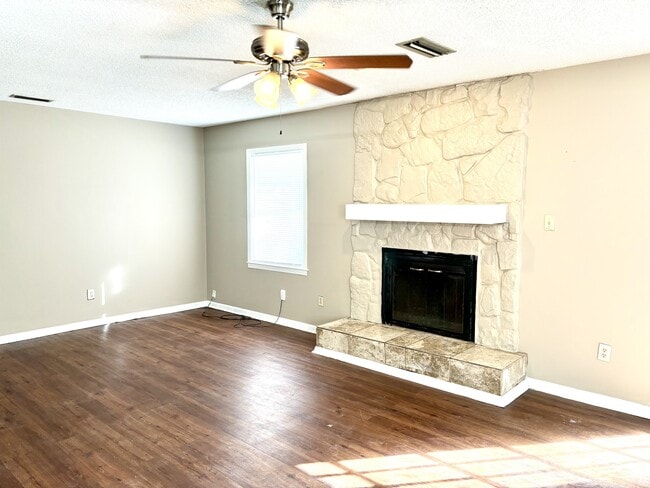 Building Photo - 2019 Bradley Ave