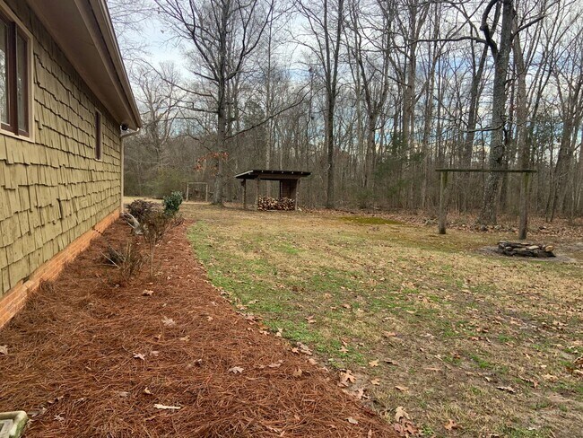 Foto del edificio - Fantastic 3 BR House w/ Den in Gibsonville...