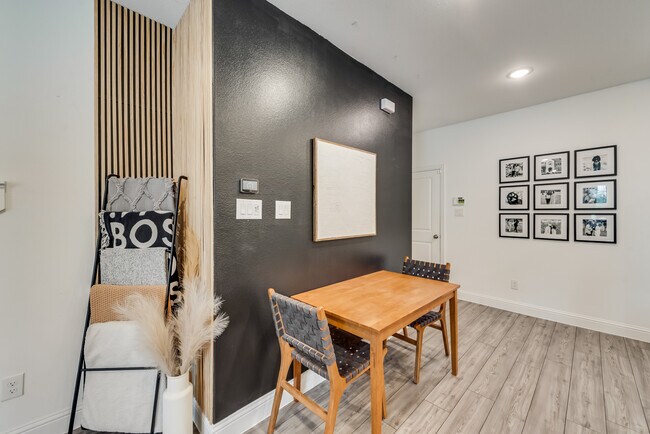 Foto del edificio - 2514 Barnwood Ln