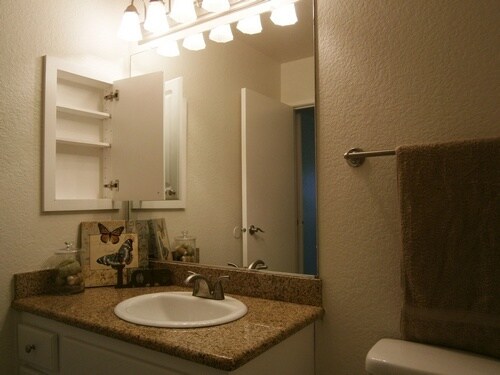 Building Photo - 8255 Vineyard Ave