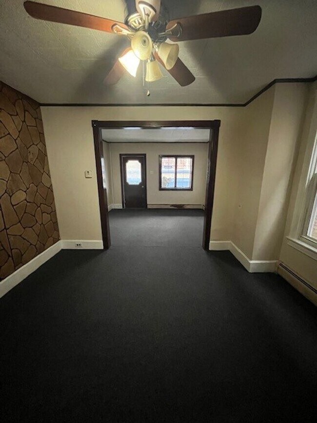 Foto del edificio - 3 bed 1 bath