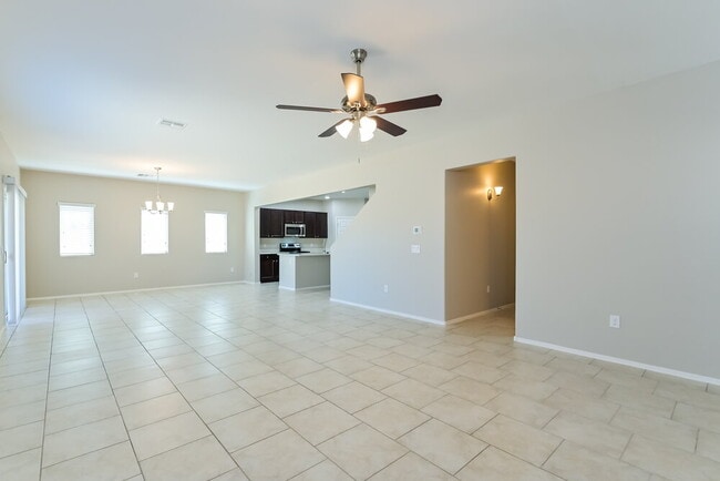 Building Photo - 207 E Calle Vivaz