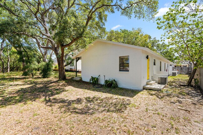 Building Photo - 1034 Bass Blvd