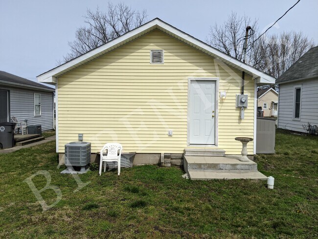 Building Photo - 713 W Laurel St