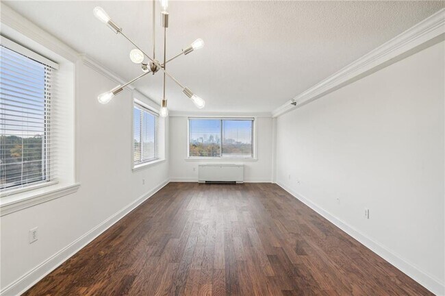Foto del edificio - 2479 Peachtree Rd