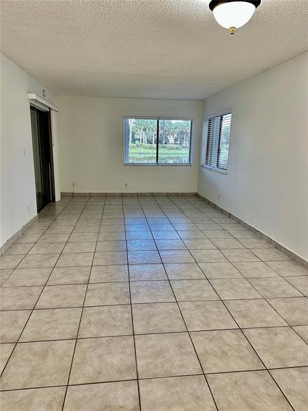 Foto del edificio - 153 Lakeview Dr