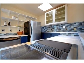 Building Photo - Sunbreaker Condominiums - 2 bedrooms