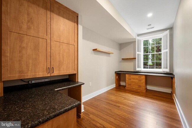 Foto del edificio - 411 N Loudoun St