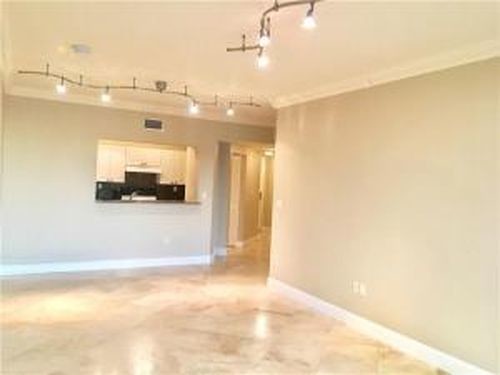 Foto del edificio - 3020 NE 32nd Ave