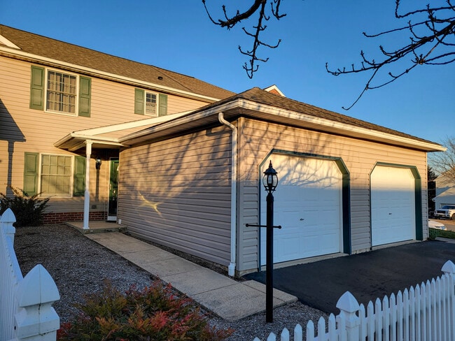 Building Photo - 26 Heron Dr