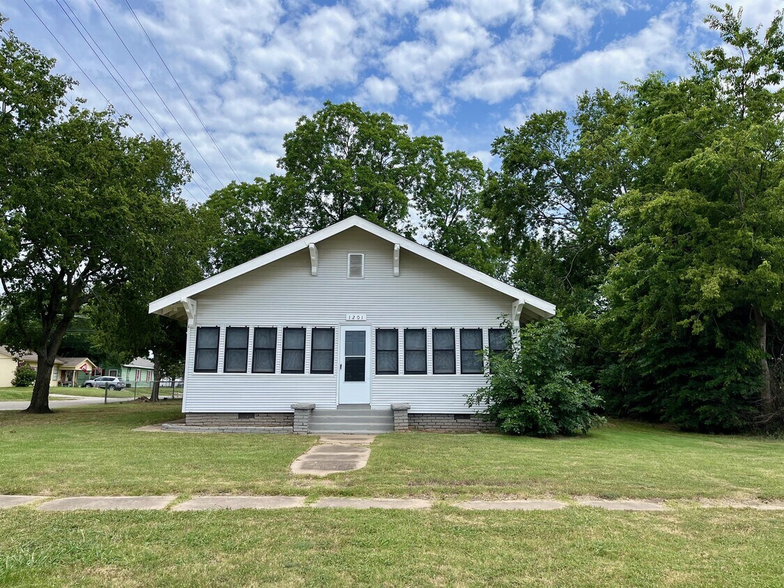 1201 E McLeod Ave, Sapulpa, OK 74066 House Rental in Sapulpa, OK