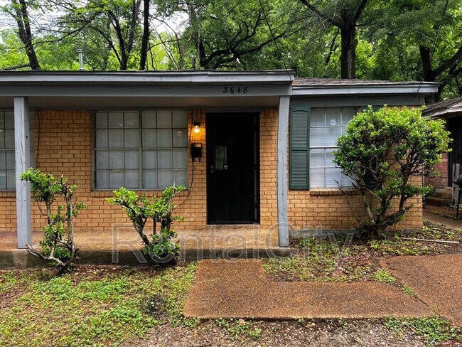 Foto del edificio - 3648 Rhea Ave